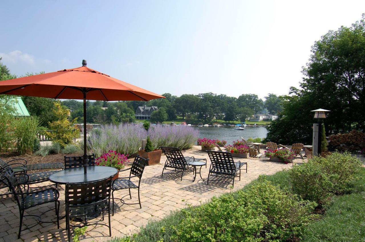 Lake Pointe Inn McHenry Exterior photo