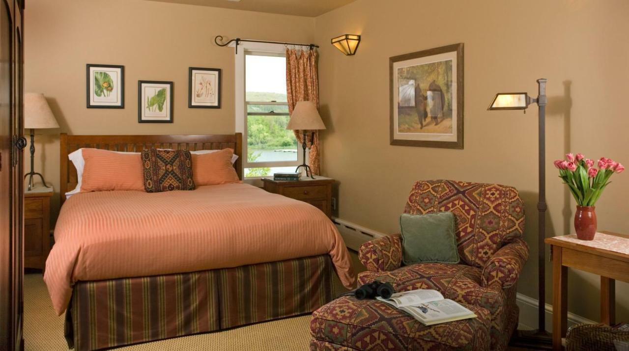 Lake Pointe Inn McHenry Exterior photo