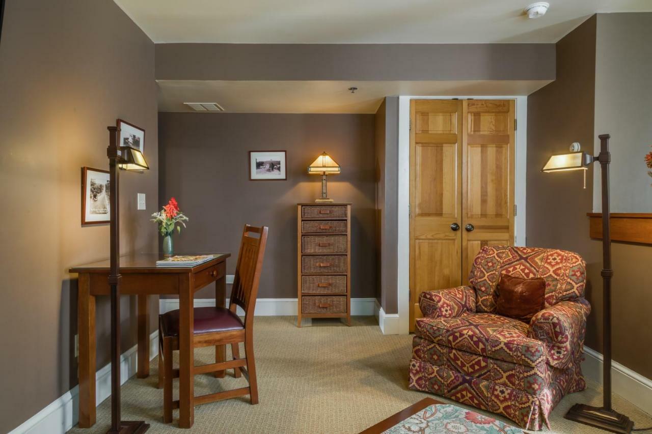 Lake Pointe Inn McHenry Exterior photo