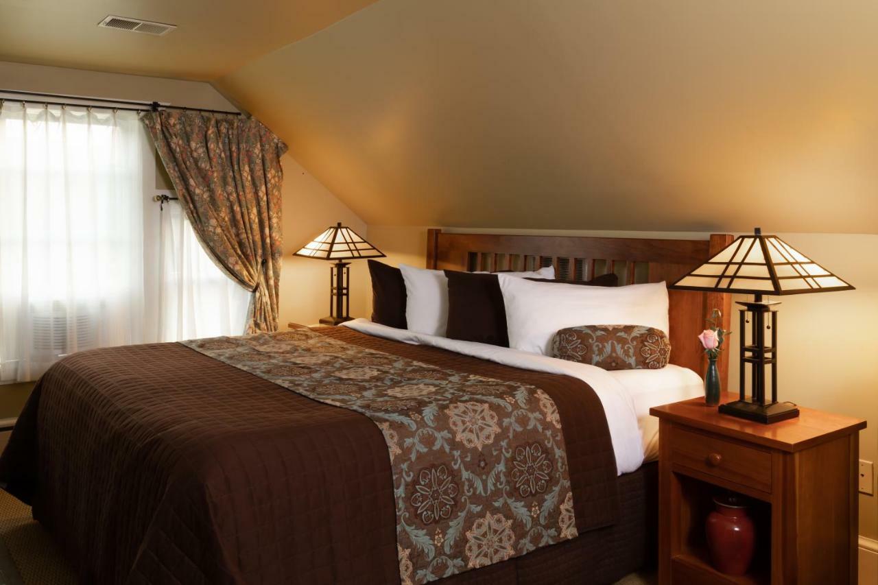 Lake Pointe Inn McHenry Exterior photo